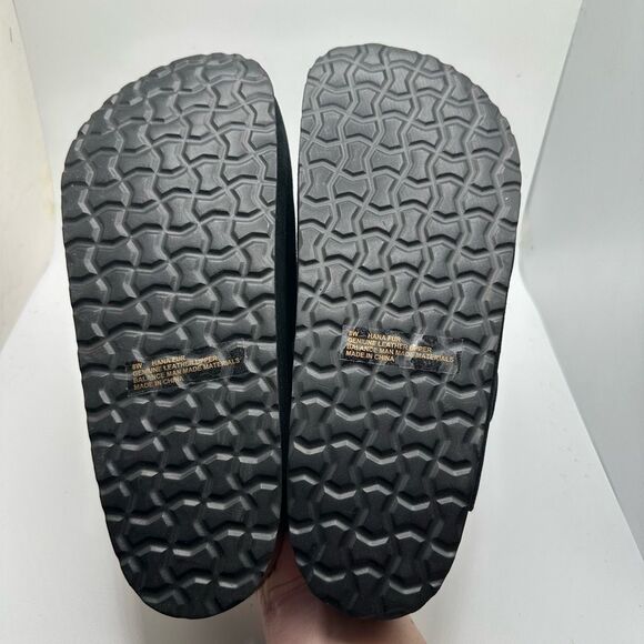 CUSHIONAIRE Women's Hana Cork footbed clog with Genuine Leather upper, Faux Fur - Picture 5 of 7